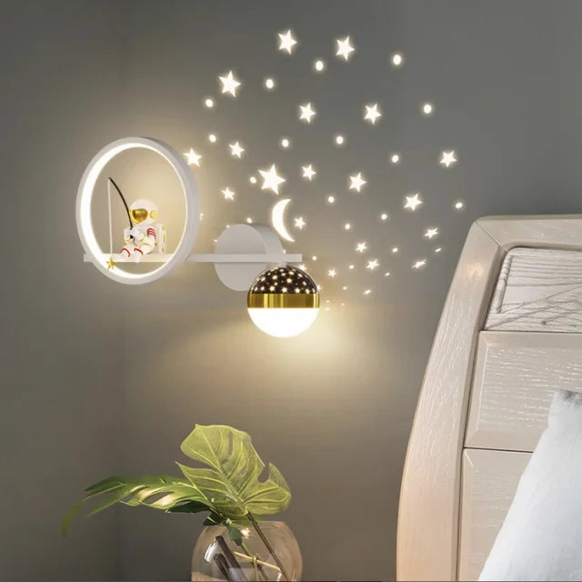 TinyGlow – Moderne Wandlamp voor Kinderen – Zacht Licht & Kindvriendelijk Design