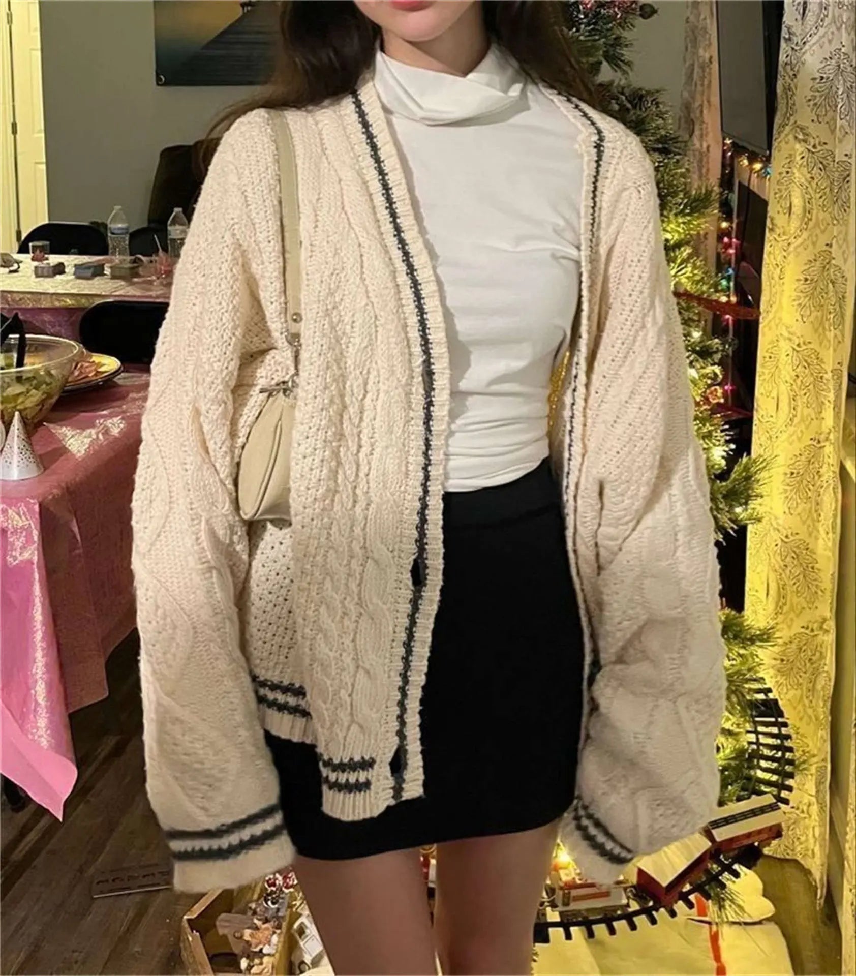 Urban Flair – Geborduurde Vintage Damestrui met Lange Mouwen – Stijlvolle casual outfit