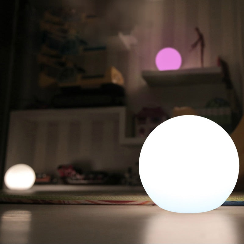 Celoria – Wireless LED Moon Lamp with 16 Colors and Battery