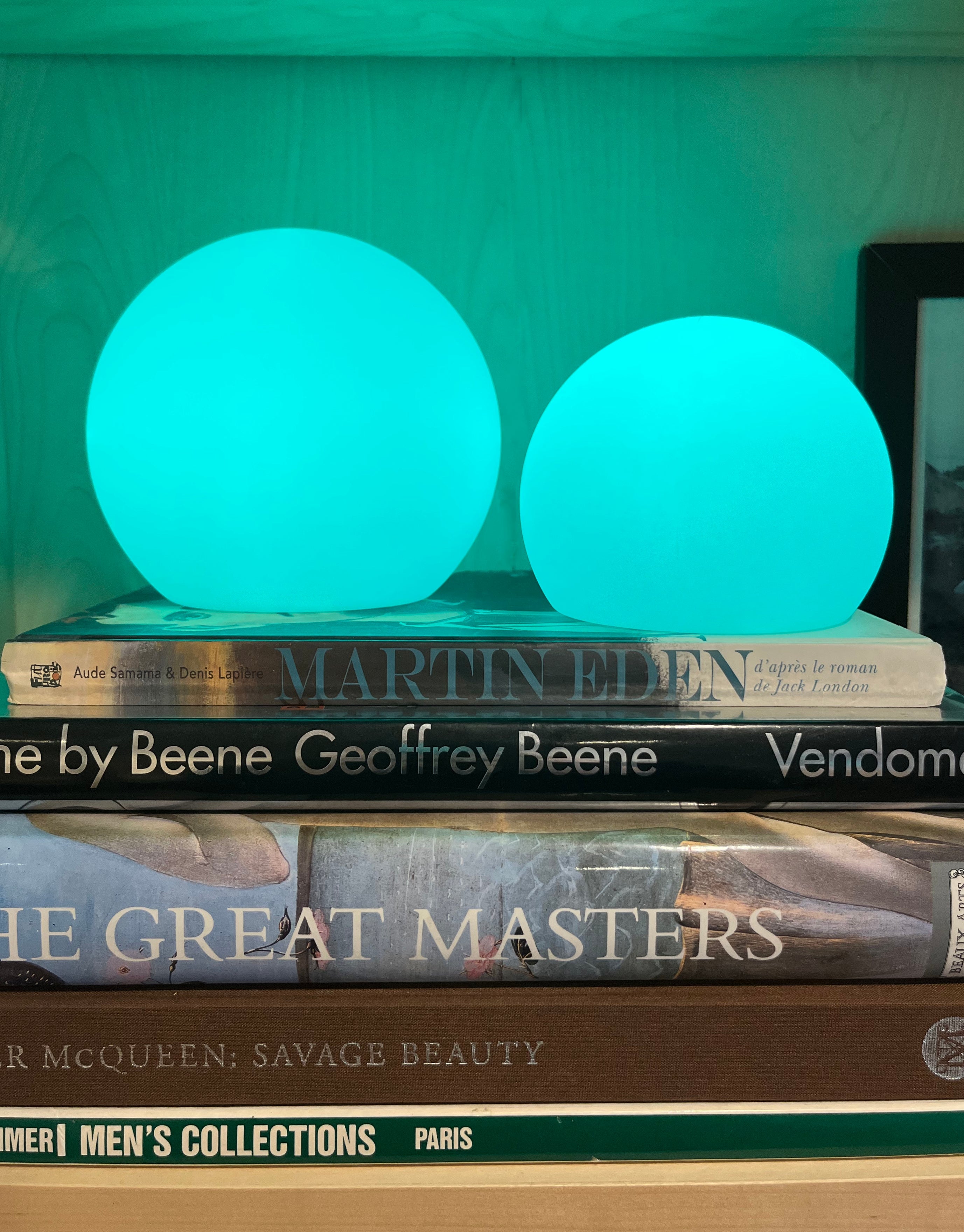 Celoria – Wireless LED Moon Lamp with 16 Colors and Battery