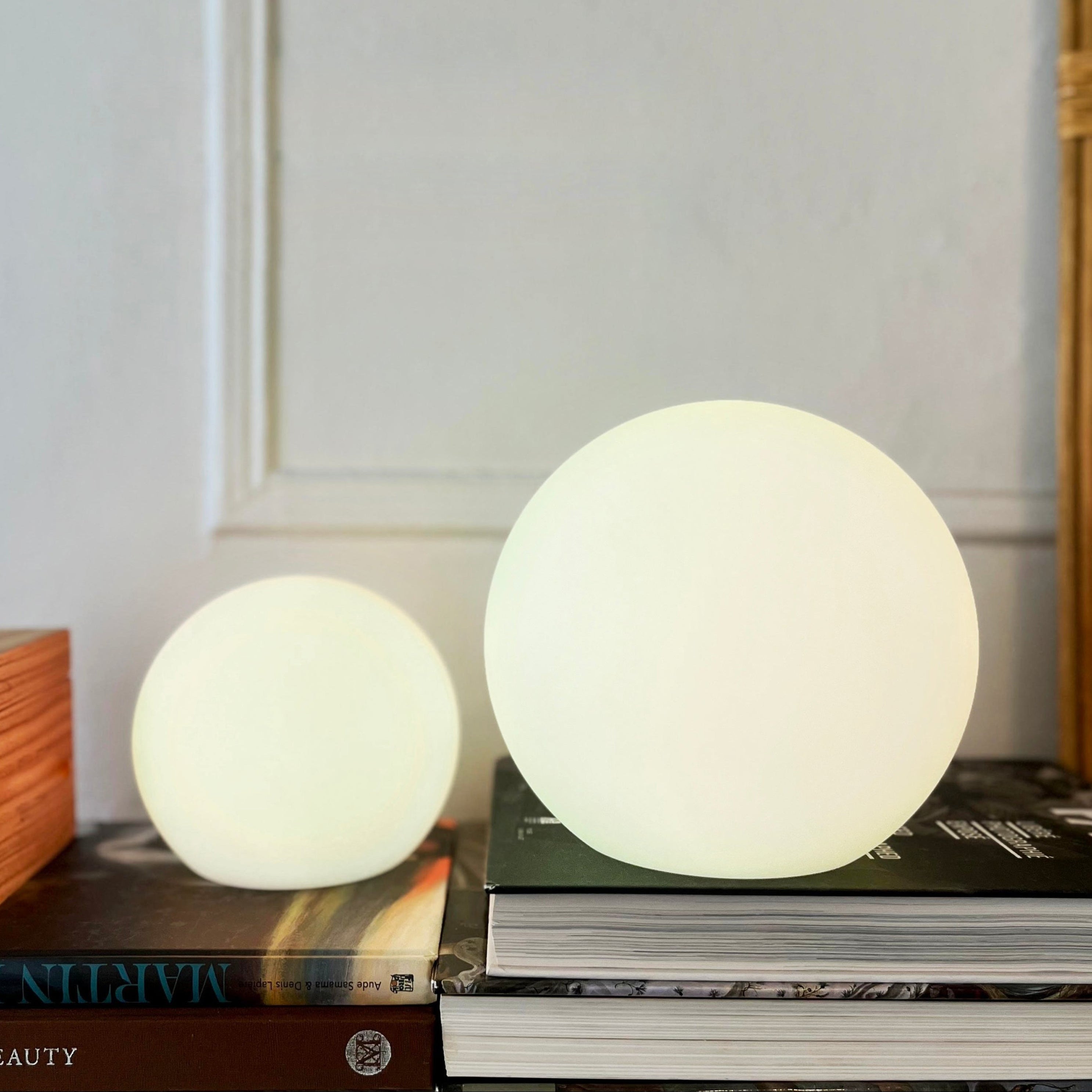 Celoria – Wireless LED Moon Lamp with 16 Colors and Battery