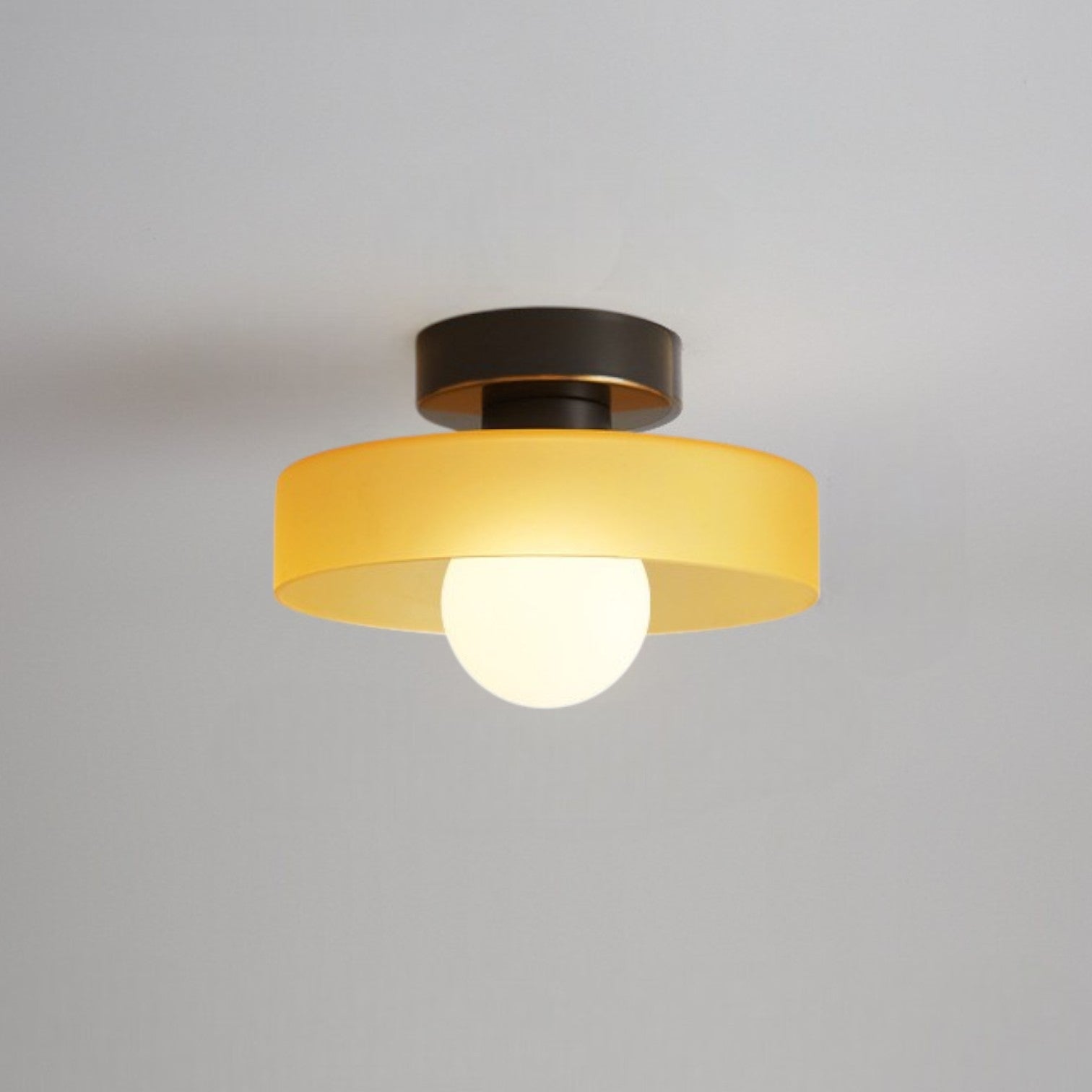 Maisoné – Bauhaus plafondlamp Frans design – Glas & messing E27