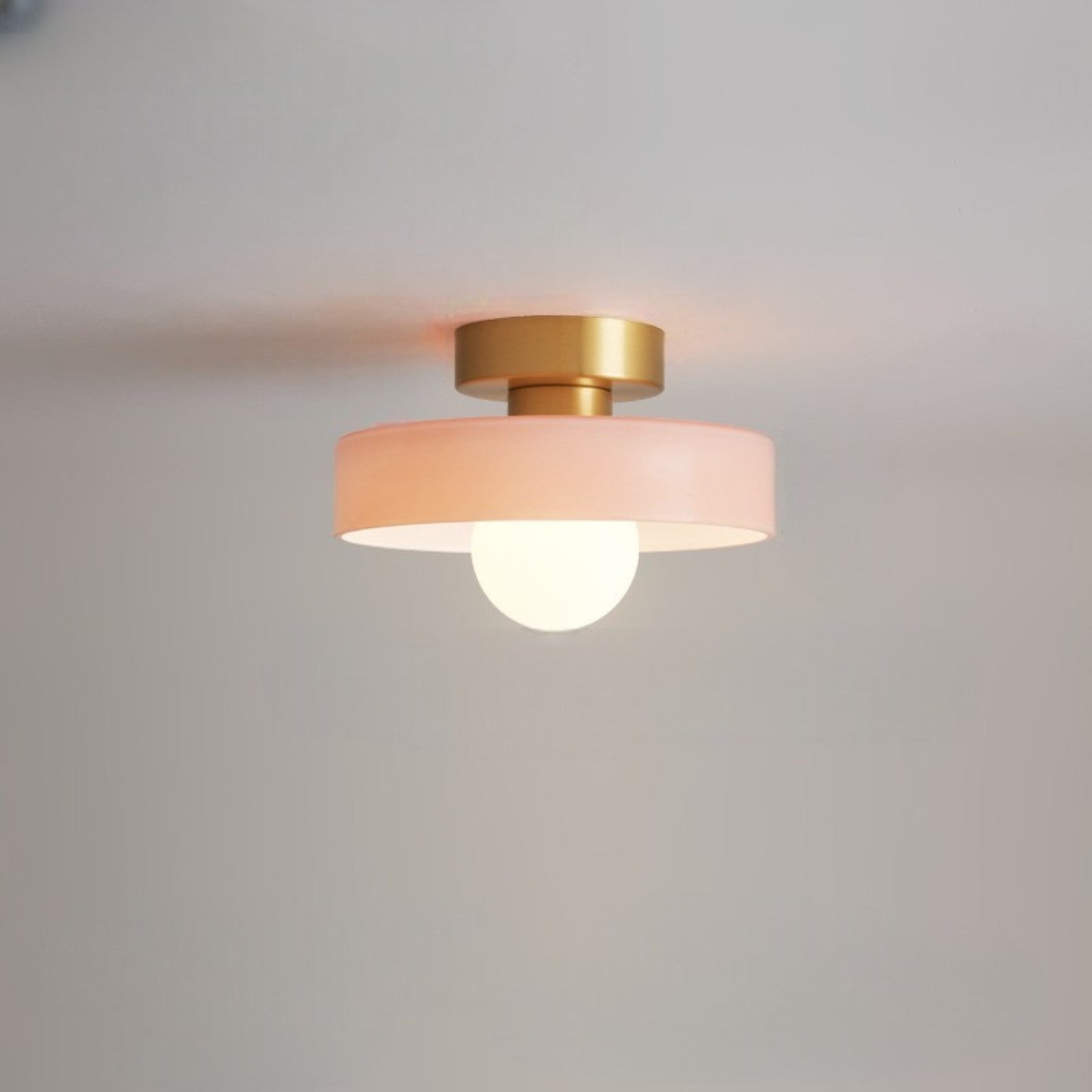 Maisoné – Bauhaus plafondlamp Frans design – Glas & messing E27