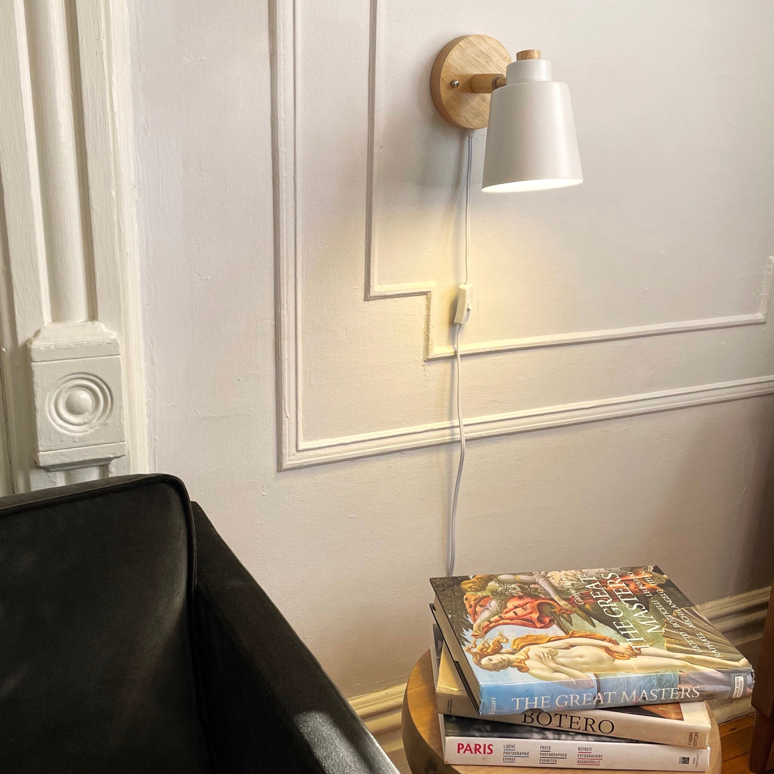 Verano – Rotatable reading lamp made of wood and metal with plug connection