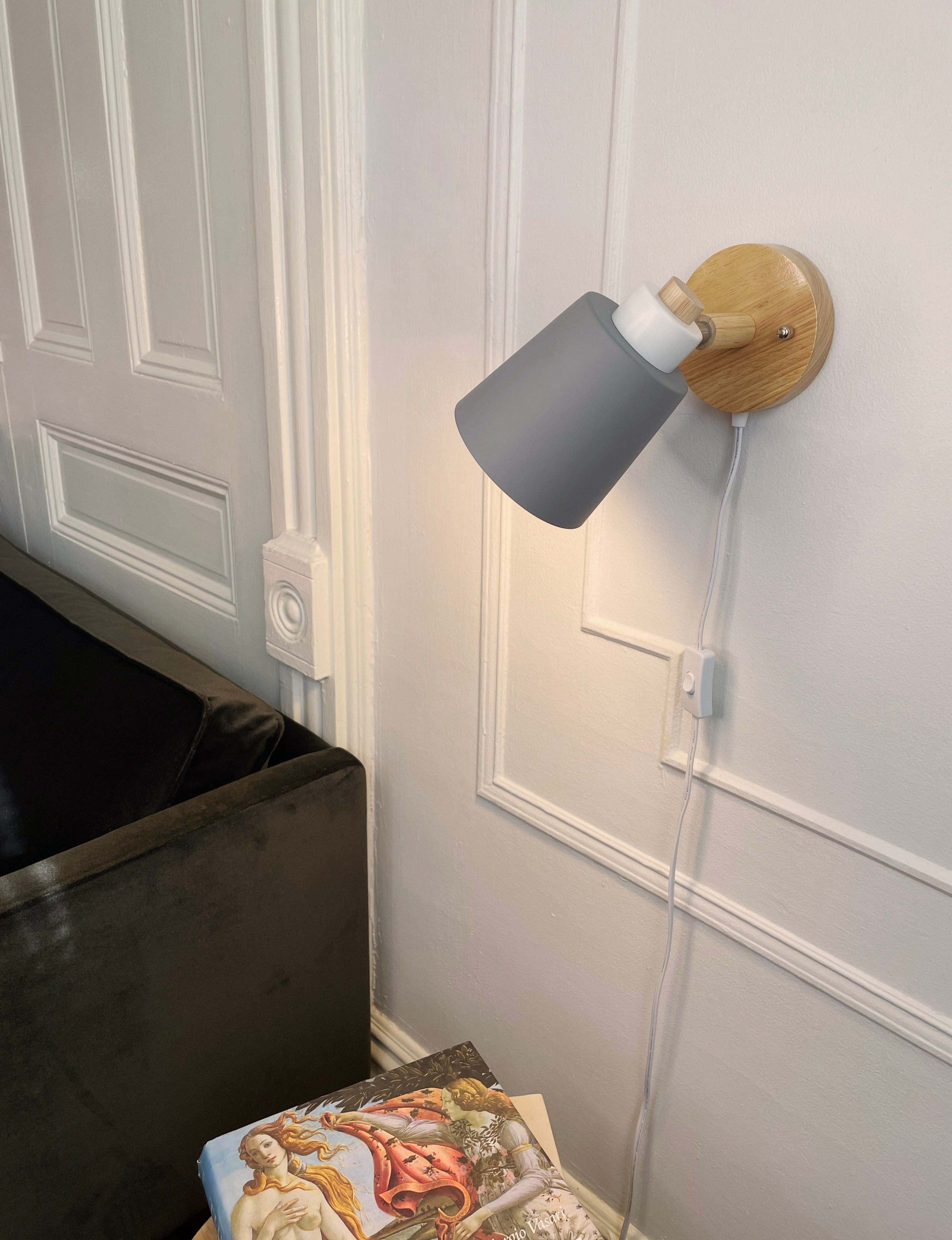 Verano – Rotatable reading lamp made of wood and metal with plug connection