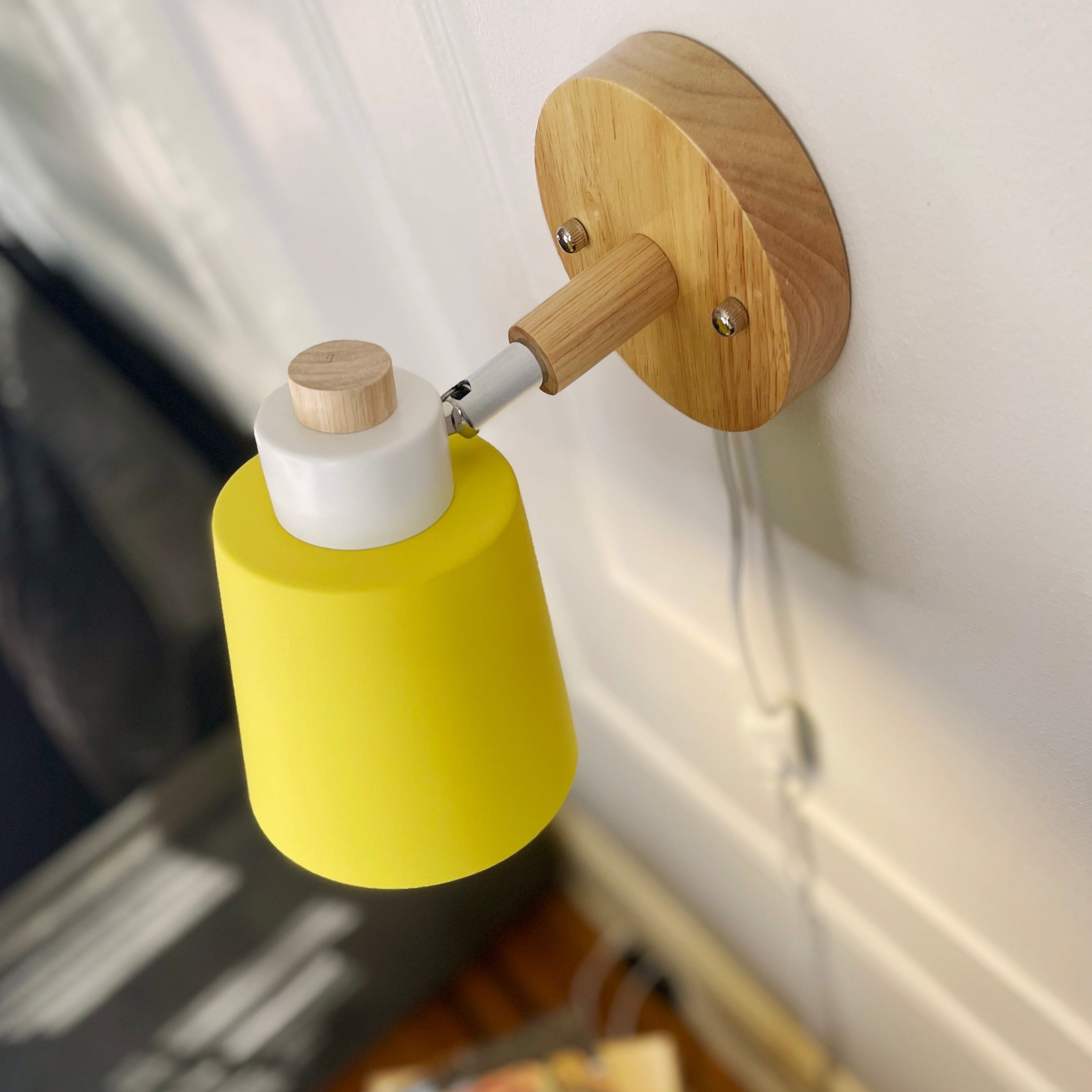 Verano – Rotatable reading lamp made of wood and metal with plug connection