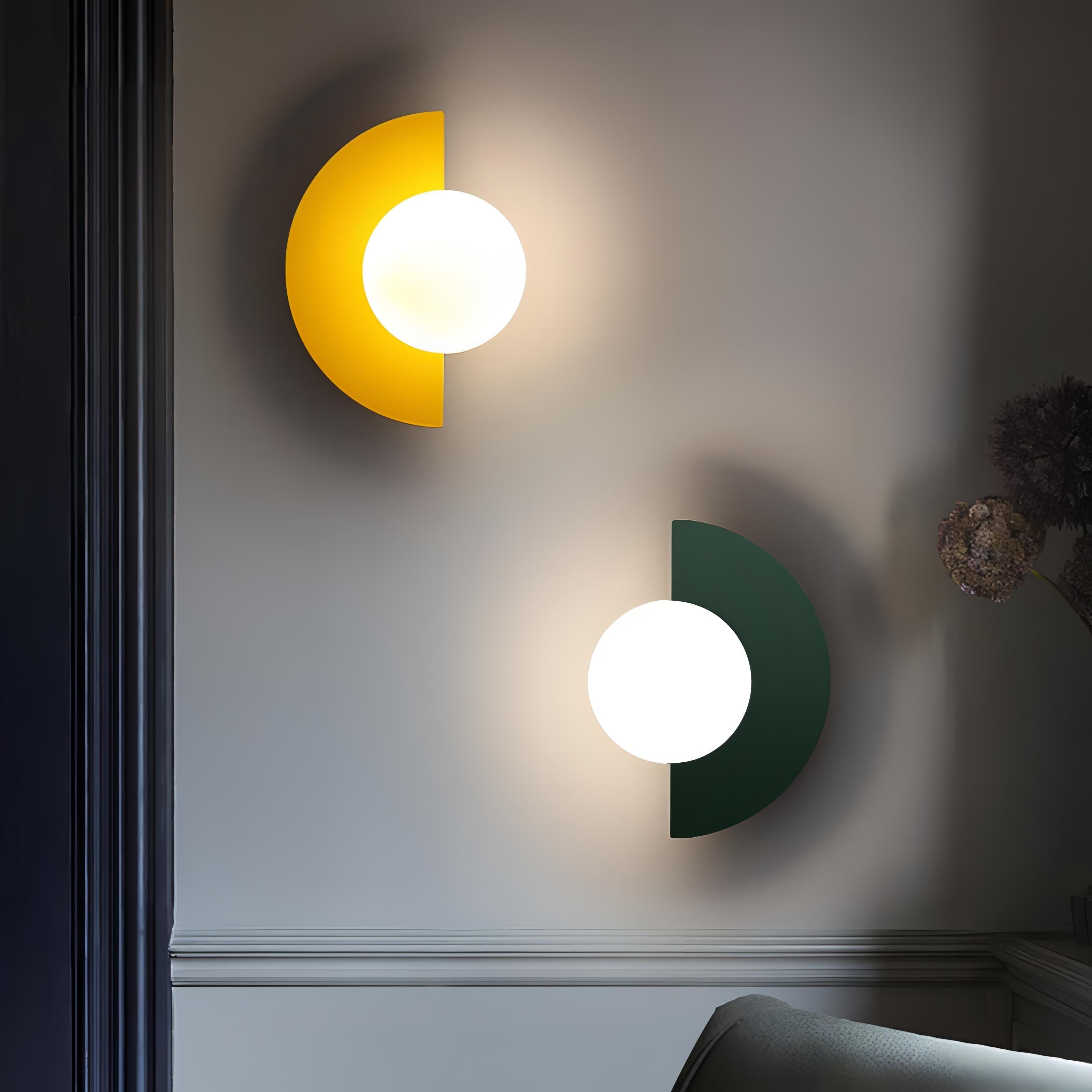 Arctiq – Scandinavian half moon wall lamp – LED wall lighting