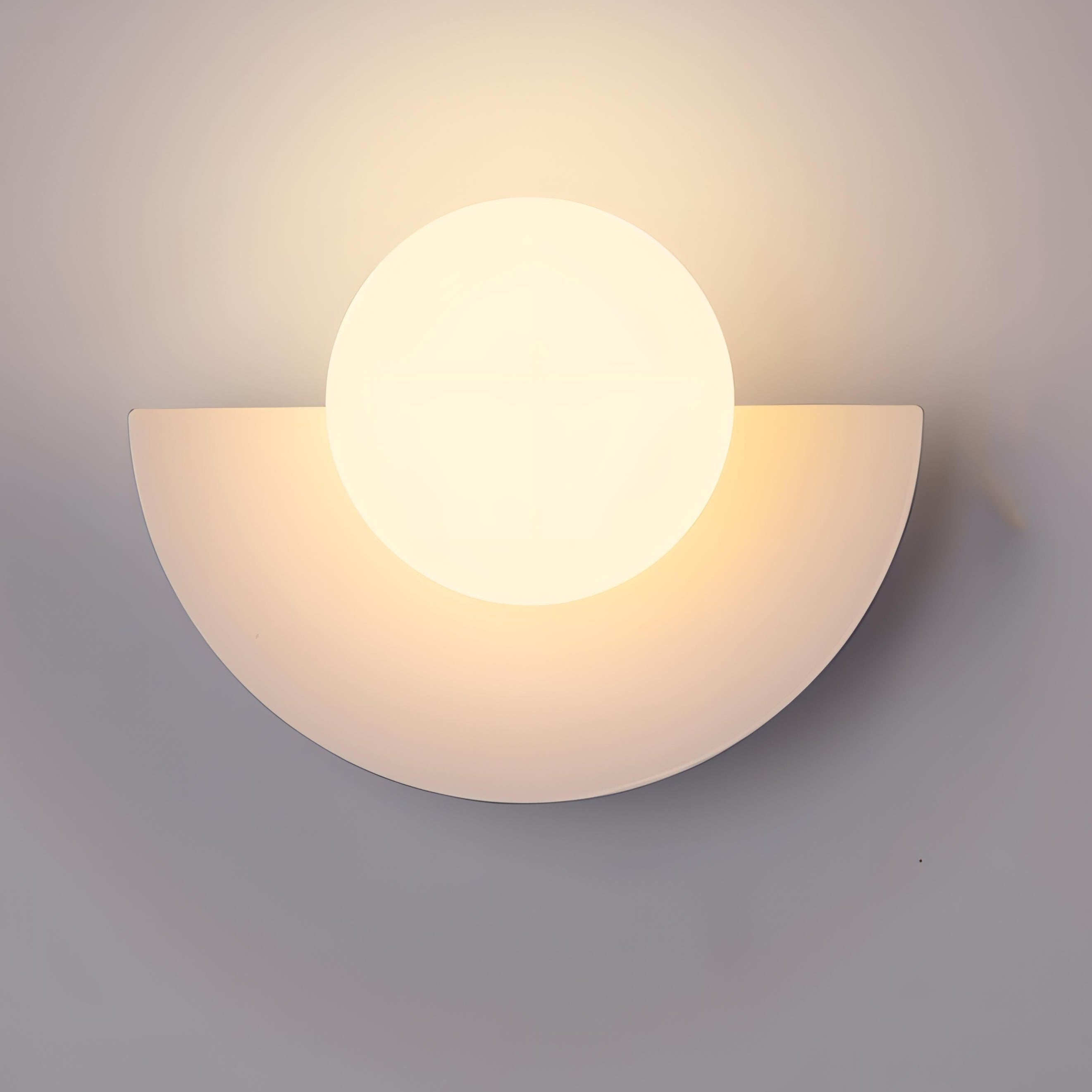 Arctiq – Scandinavian half moon wall lamp – LED wall lighting