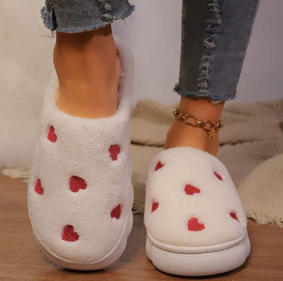 Zachte Fleece Pantoffels met Hartjes – Warm, Comfortabel & Schattig