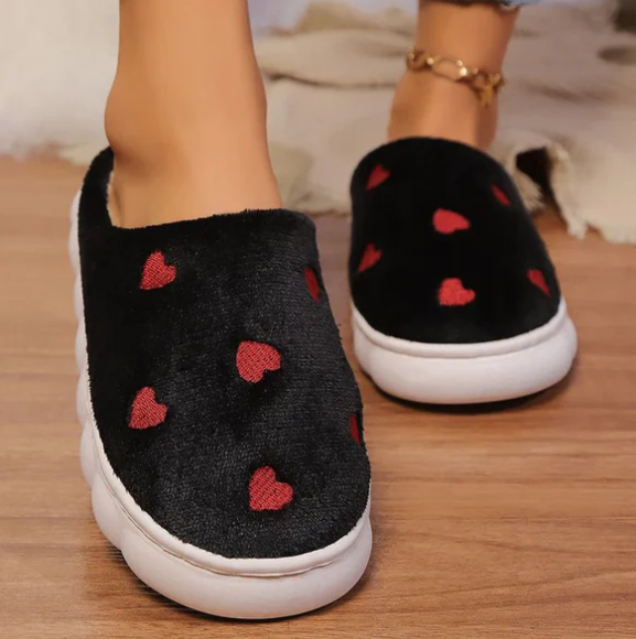 Zachte Fleece Pantoffels met Hartjes – Warm, Comfortabel & Schattig