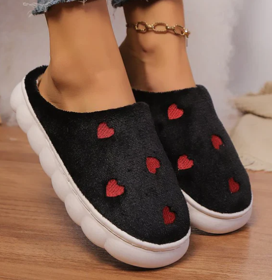 Zachte Fleece Pantoffels met Hartjes – Warm, Comfortabel & Schattig
