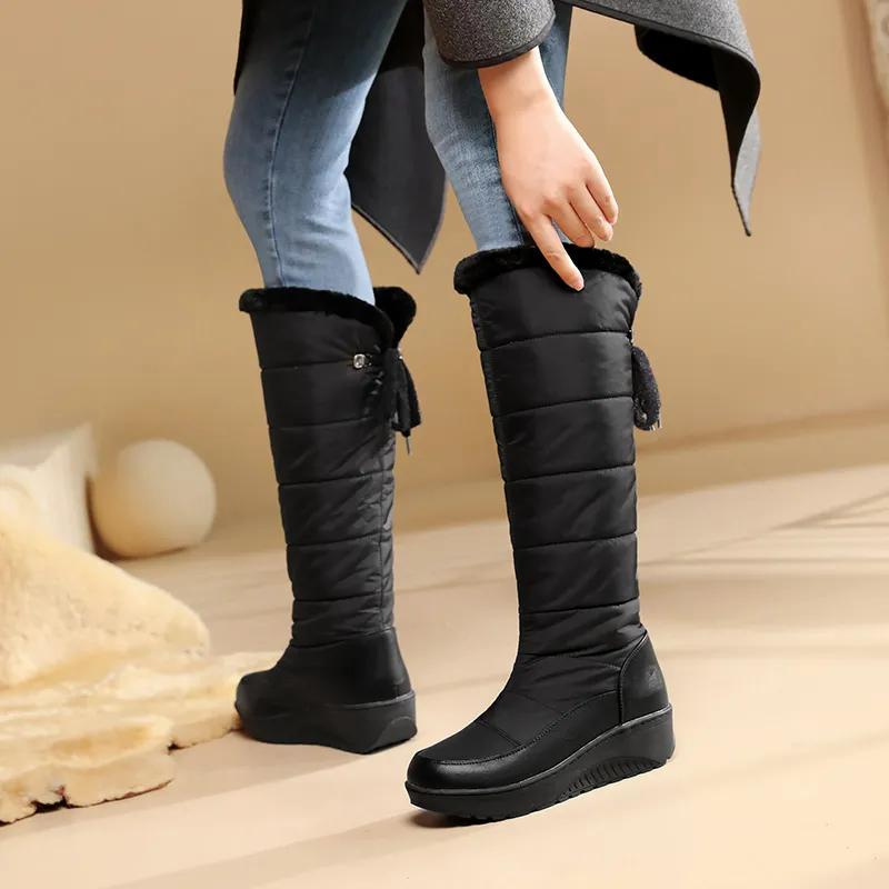 Alpenvia – Botas de invierno altas para mujer con forro cálido de piel sintética