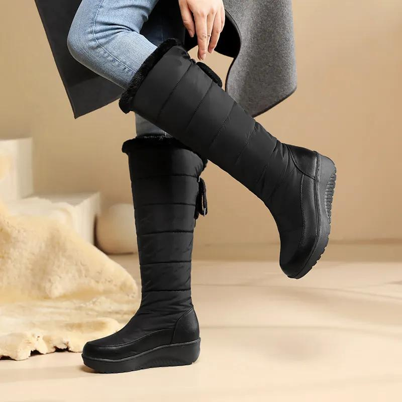 Alpenvia – Botas de invierno altas para mujer con forro cálido de piel sintética