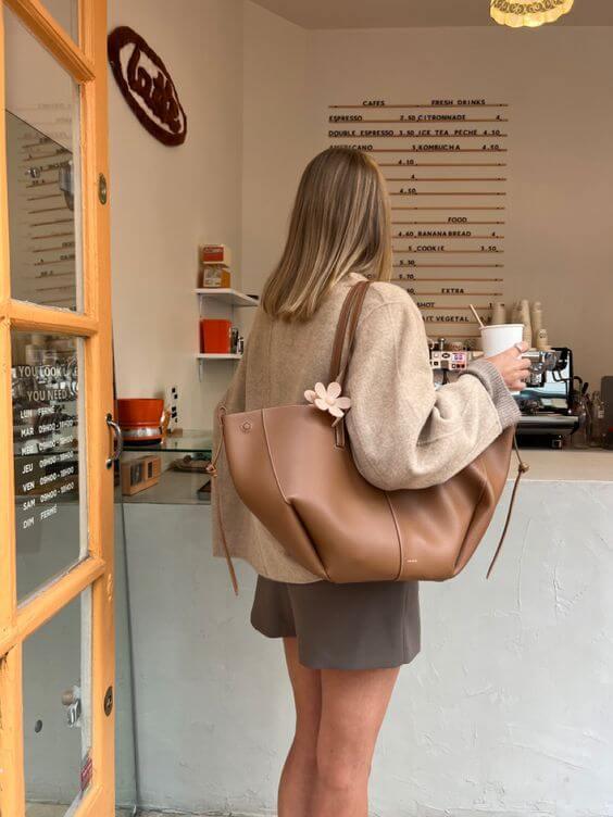 Lara Tote Bag – Vintage Leren Tas met Tijdloze Stijl en Ruimte