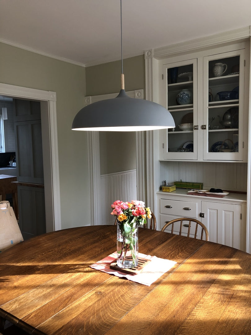 Pastelume – Retro pendant lamp with wood & pastel-colored metal shade