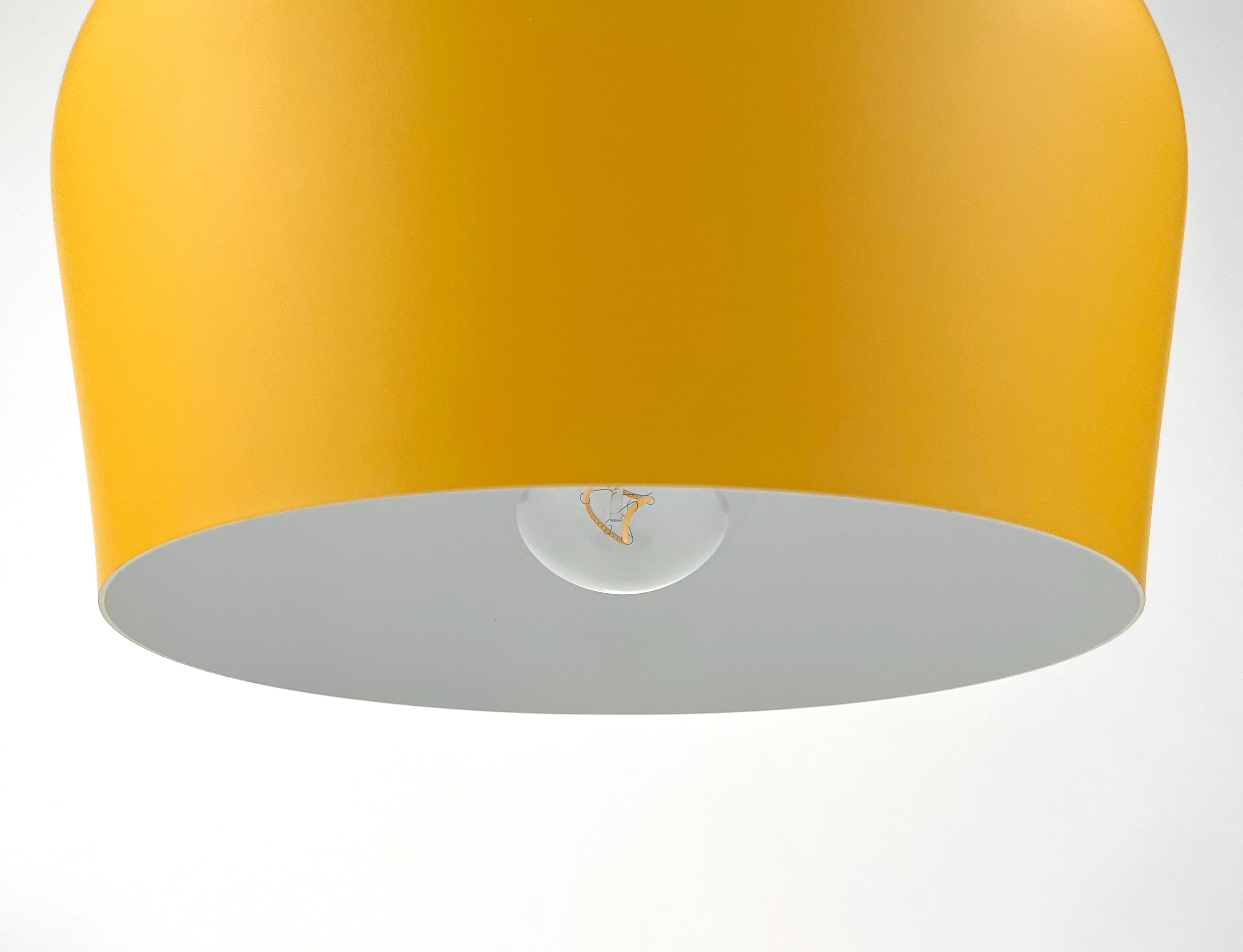 Pastelume – Retro pendant lamp with wood & pastel-colored metal shade