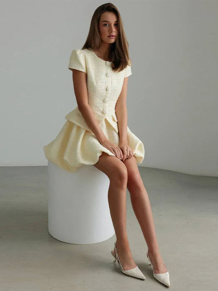 Tweedowa koszula z bufiastymi rękawami i spódnicą - zestaw damski 4