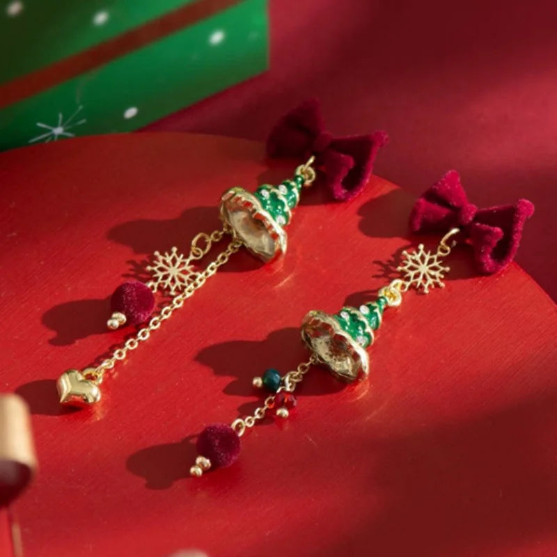 EverGlow – Vintage Christmas Tree Earrings with Bow, Green & Gold