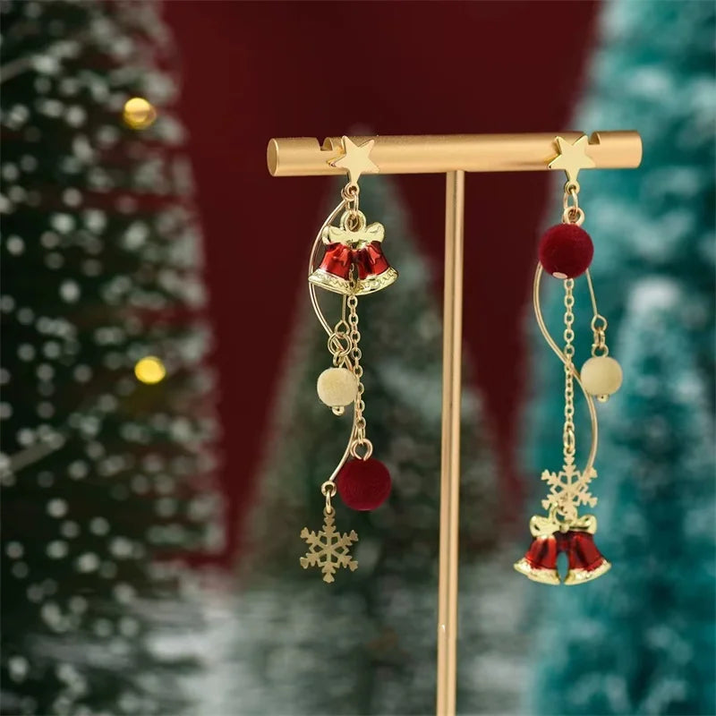 EverGlow – Vintage Christmas Tree Earrings with Bow, Green & Gold