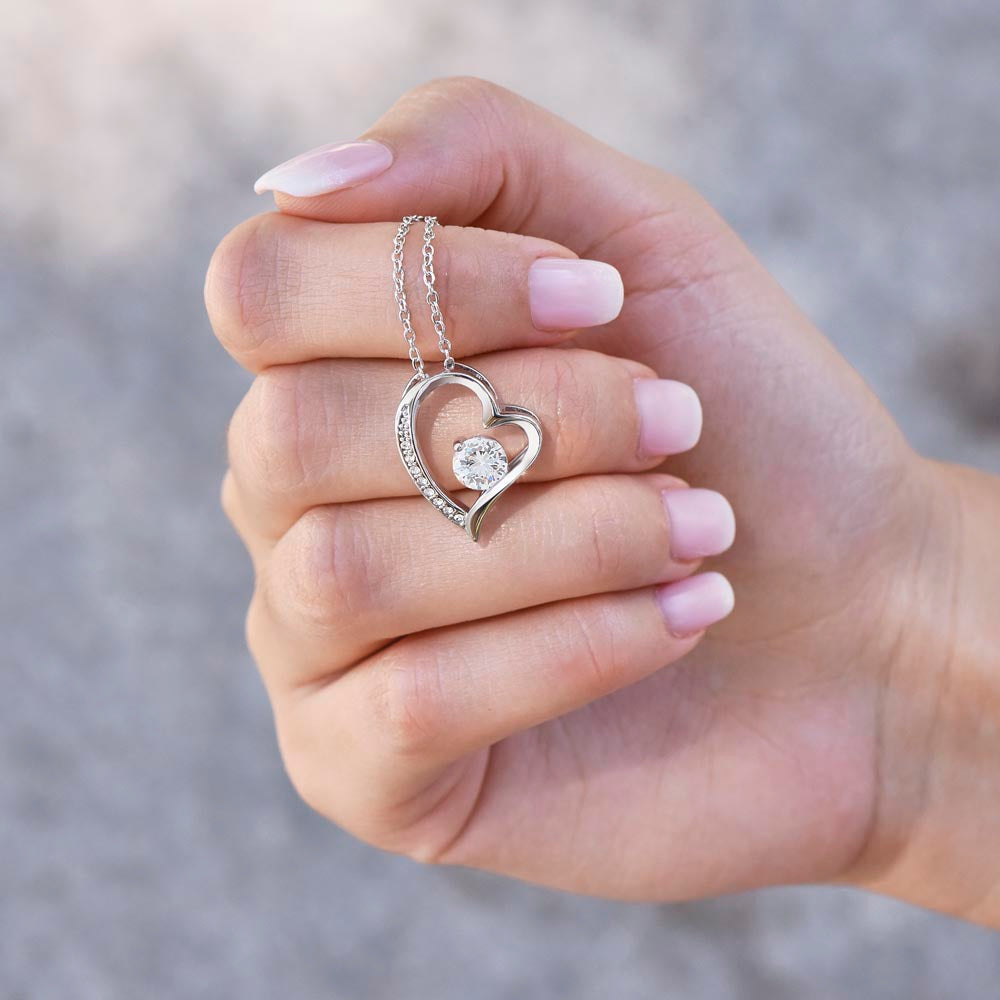 Amara – Collar de cadena de plata dorada – Joya atemporal para damas