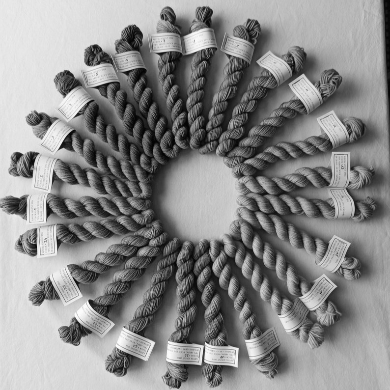 WoolenJoy – Advent calendar with 25 wool surprises – Holidays
