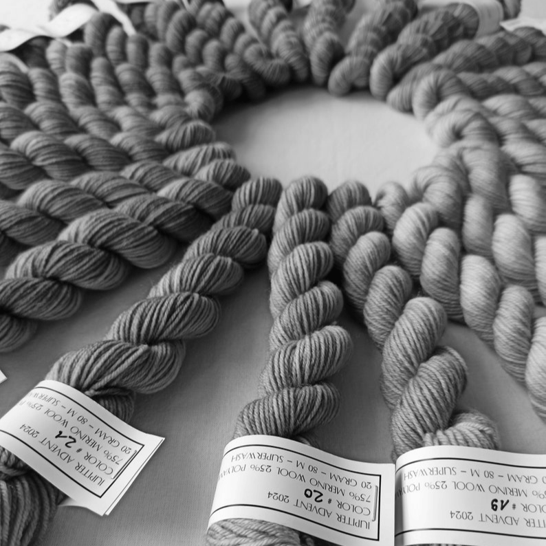 WoolenJoy – Advent calendar with 25 wool surprises – Holidays
