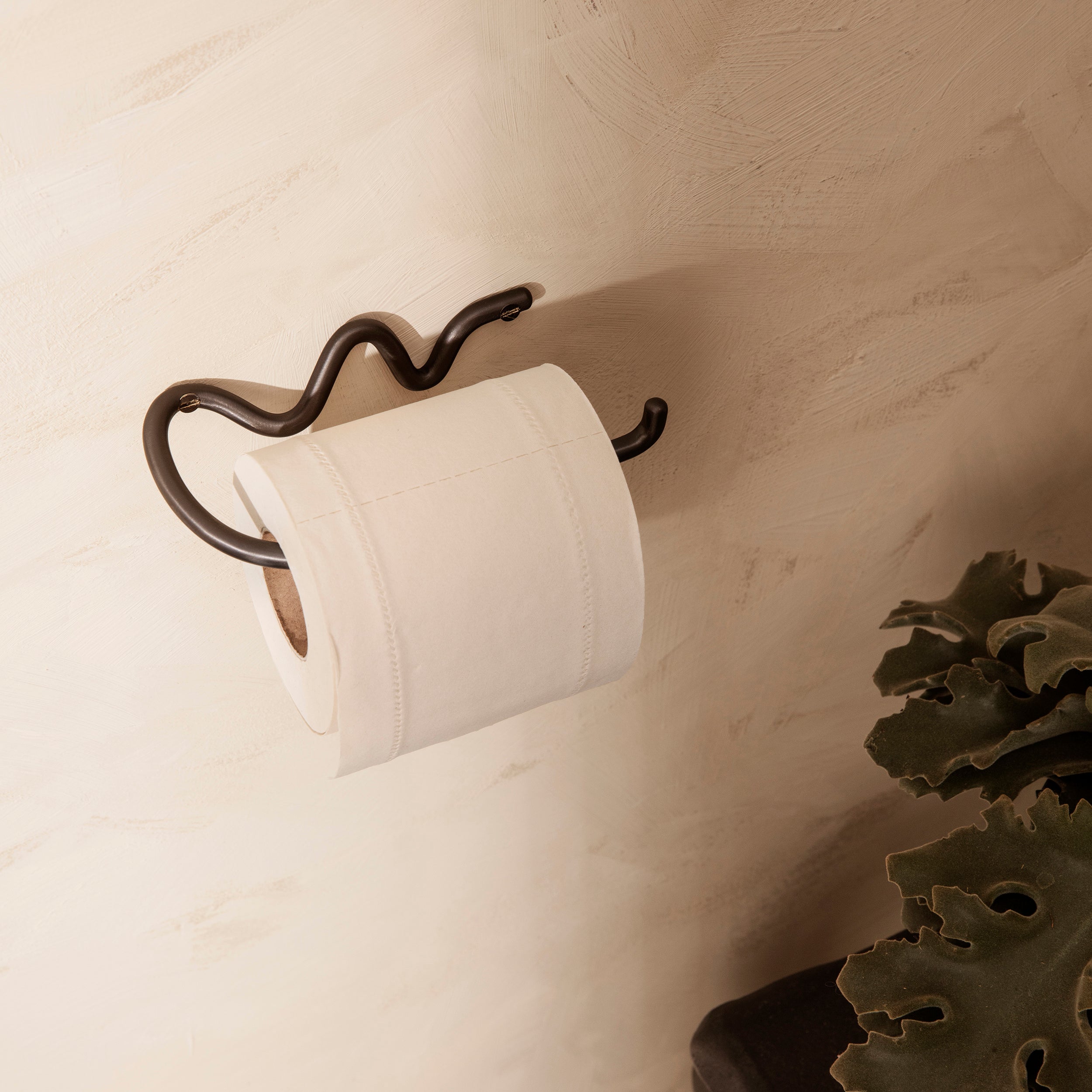 Curvesso – Toilet Paper Holder Brass, handmade & elegant design