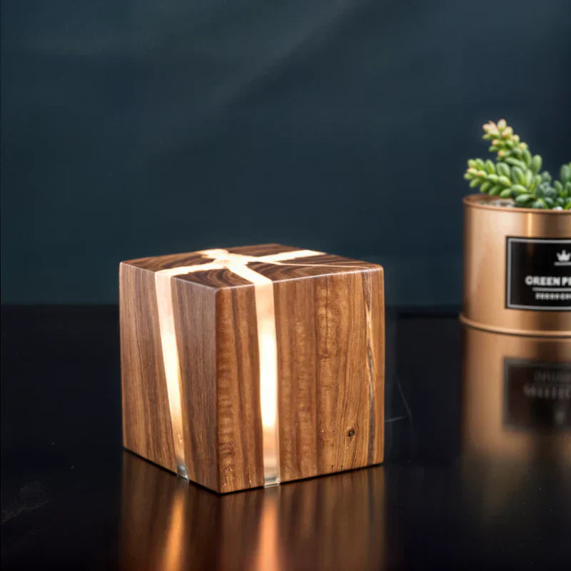 CrackLumen – Rustic table lamp with unique glass design
