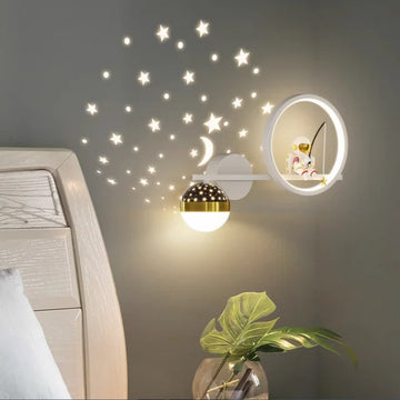 TinyGlow – Moderne Wandlamp voor Kinderen – Zacht Licht & Kindvriendelijk Design