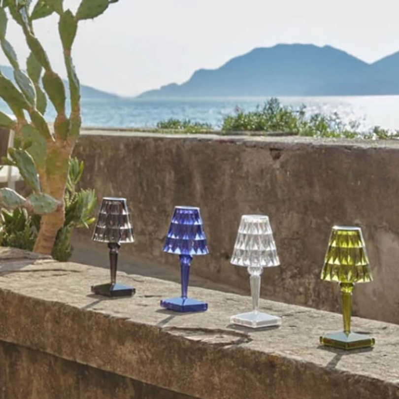 CrystalLuxe – Lámpara de mesa de diseño cristalino con luz cálida – Moderna y clásica