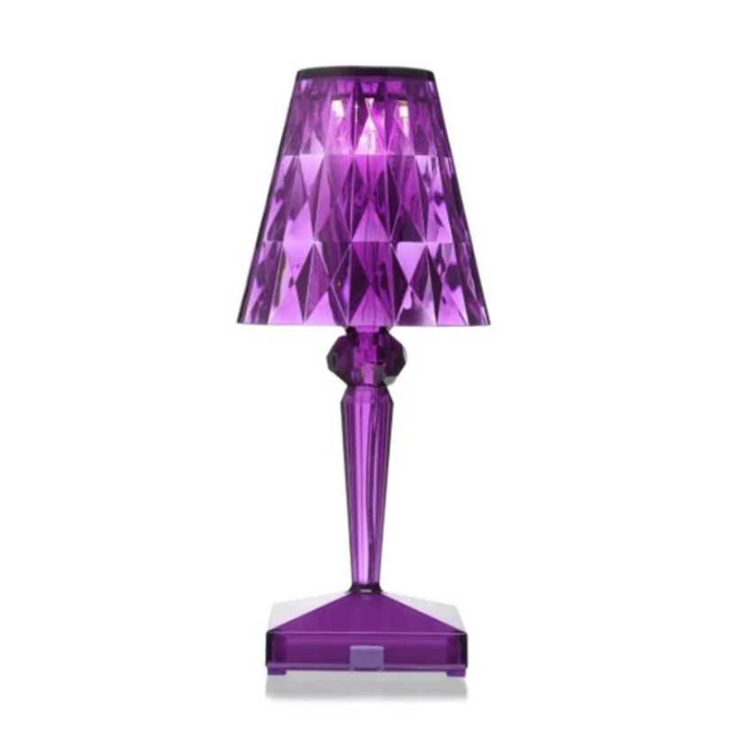 CrystalLuxe – Lámpara de mesa de diseño cristalino con luz cálida – Moderna y clásica