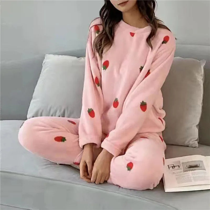 Pijama de Confort de Forro Polar Zoe | Adorable, Cálido y Cómodo en 7 Variantes de Moda