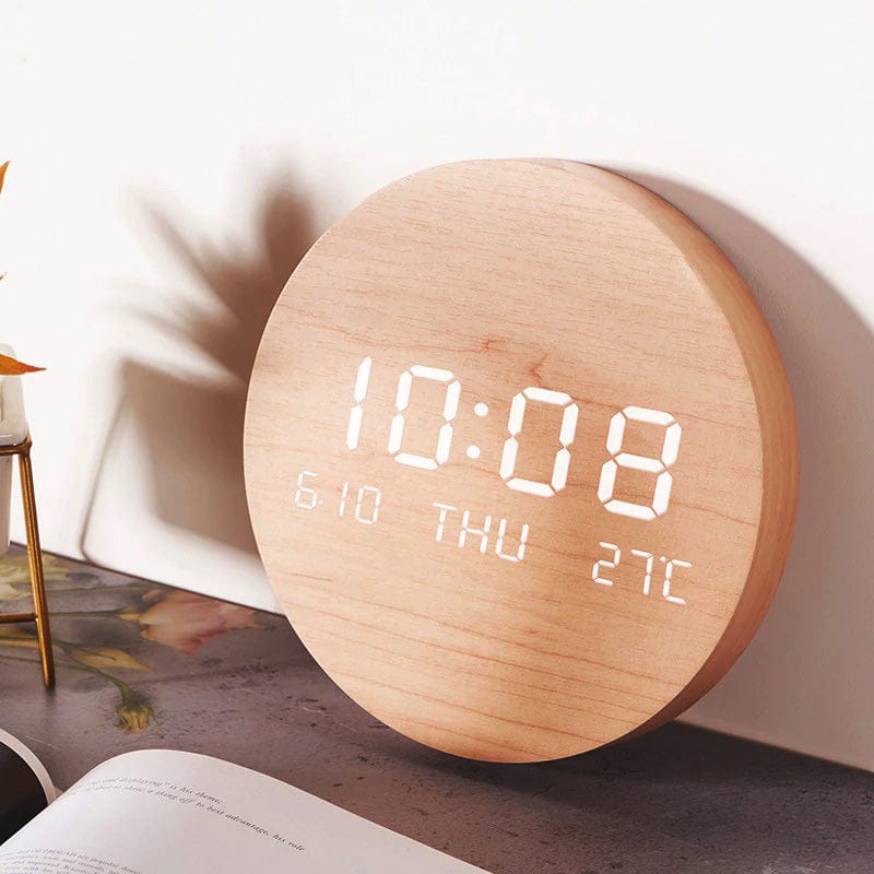 Svenna – Scandinavian Wall Clock – Minimalist Digital Battery Design
