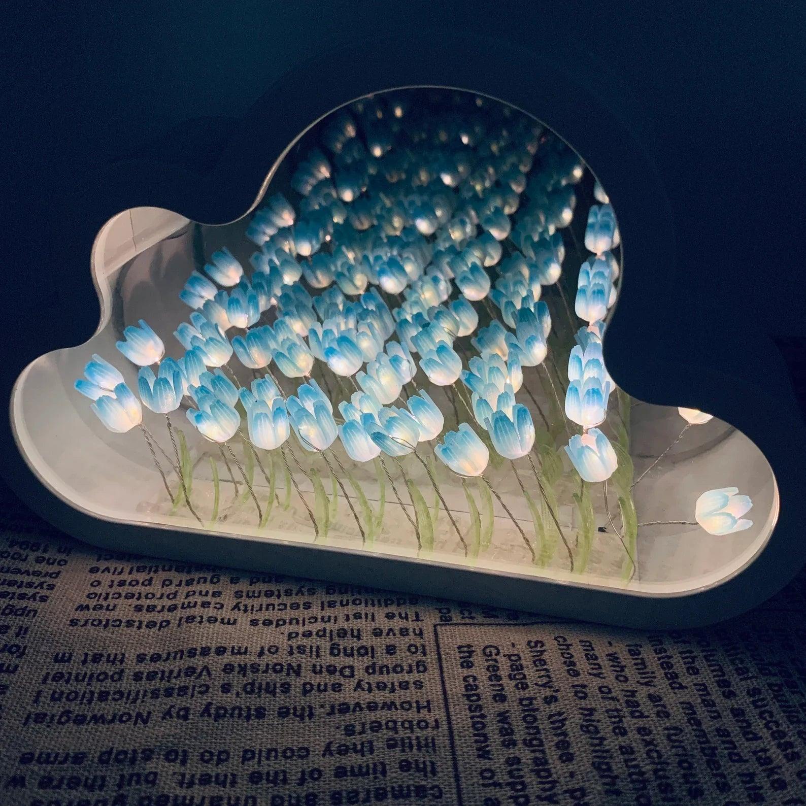 Tulip Cloud LED Spiegel – Magisch Licht & Symbolische Tulpdetails