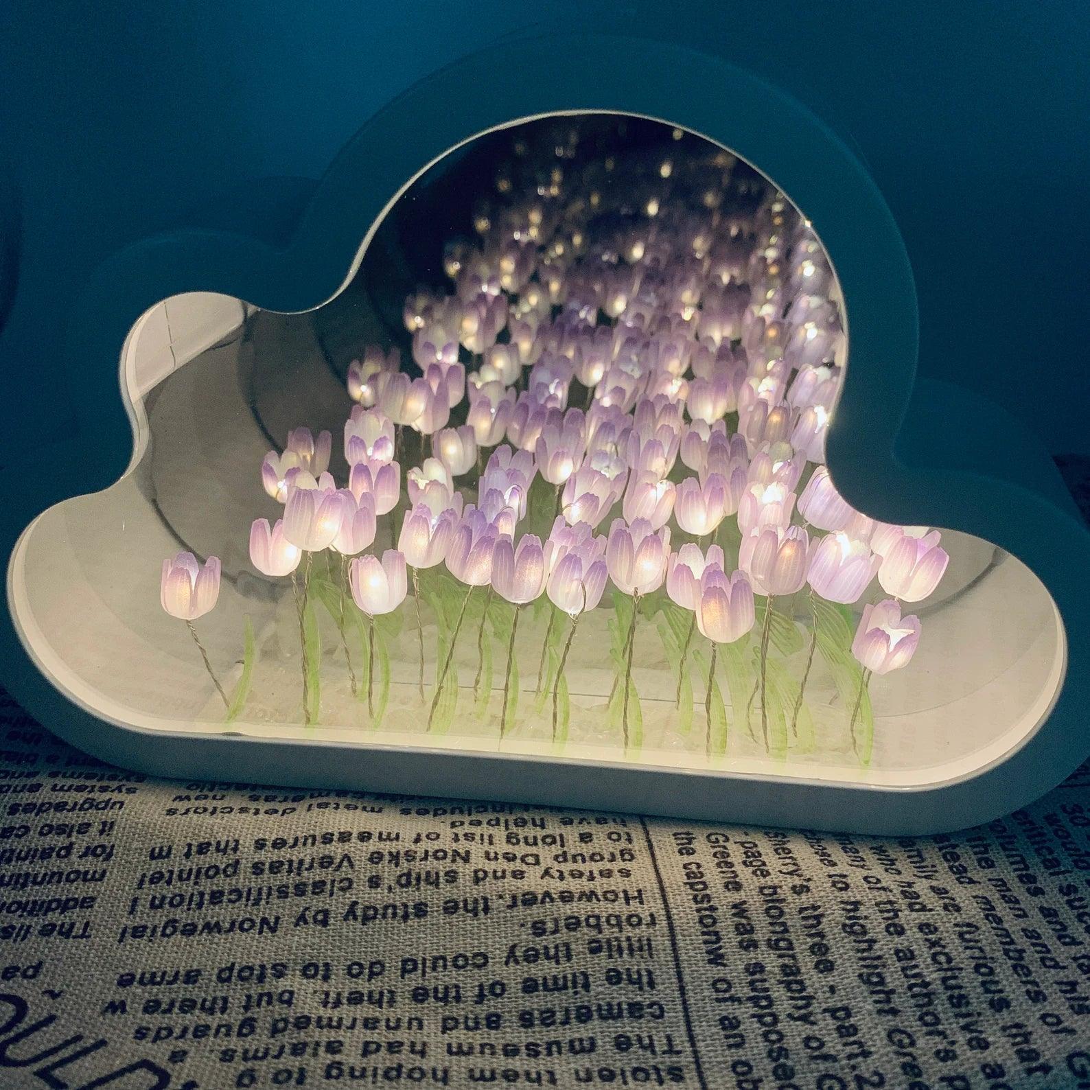 Tulip Cloud LED Spiegel – Magisch Licht & Symbolische Tulpdetails