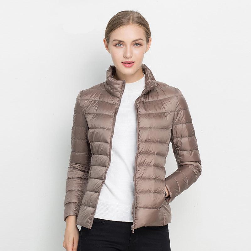 Zwarte Korte Trenchcoat | Isabel Jas met Tijdloze Dubbele Knoopsluiting